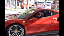 Ferrari 488 GTB, in pista con Gordon Ramsay	