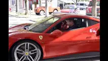 Ferrari 488 GTB, in pista con Gordon Ramsay	