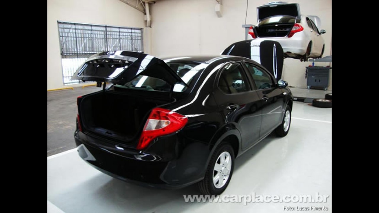 Preparando o lançamento: Novas fotos mostram os chineses JAC J3 hatch e sedan no Brasil