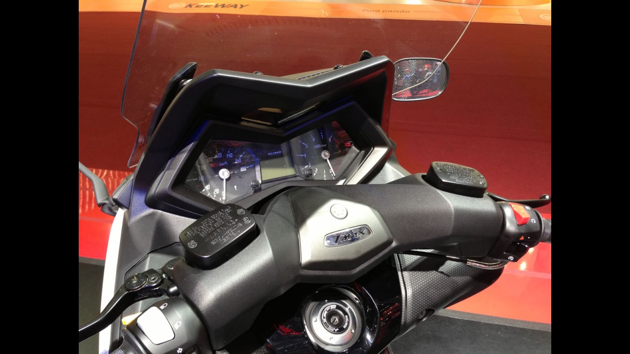 BMW C600 Sport e Yamaha T-Max 530 travarão briga de maxiscooters em 2014