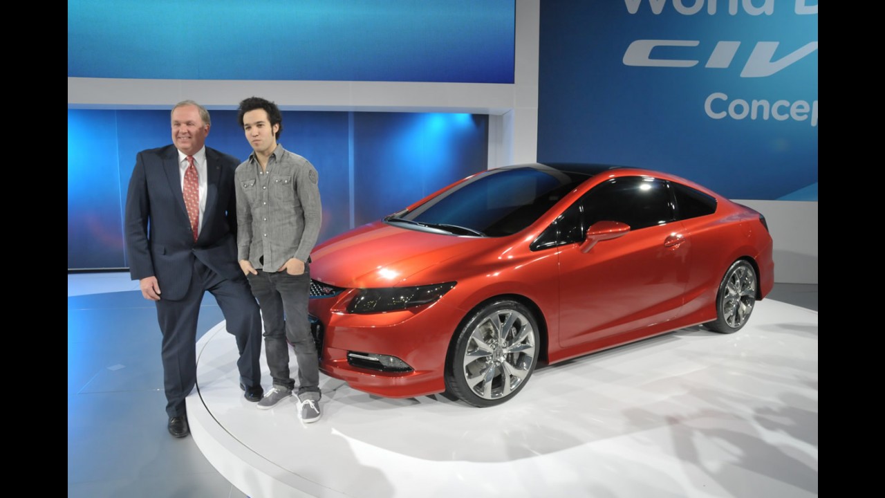 Novo Honda Civic 2012 é apresentado em Detroit disfarçado de conceito - Veja fotos