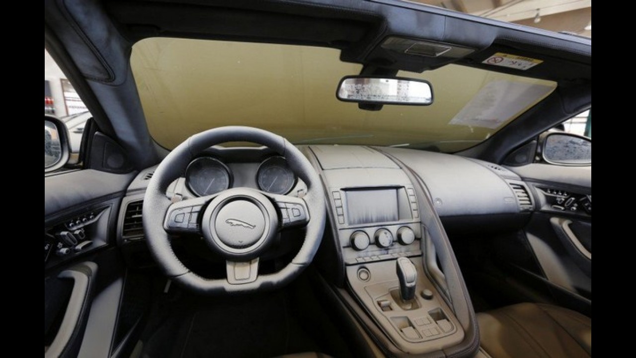 Cenas fortes: enchente inunda concessionária Jaguar-Land Rover na Alemanha