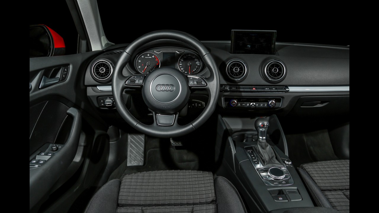 Teste CARPLACE: A3 Sportback é candidato a melhor hatch premium, mas o preço...