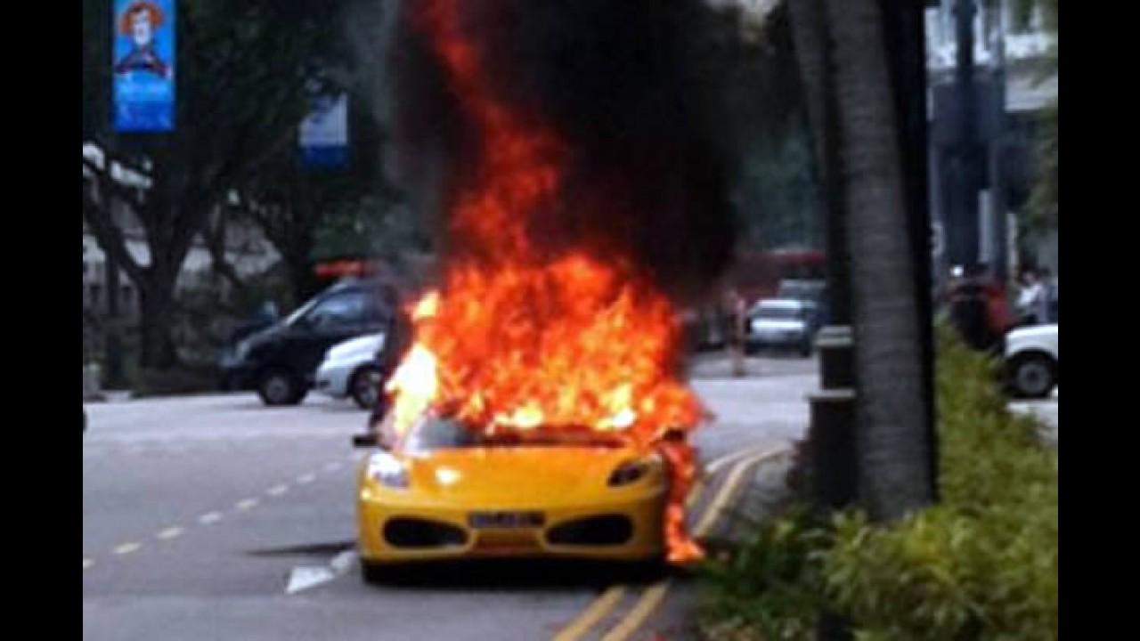 Ferrari investiga incêndios da 458 Italia