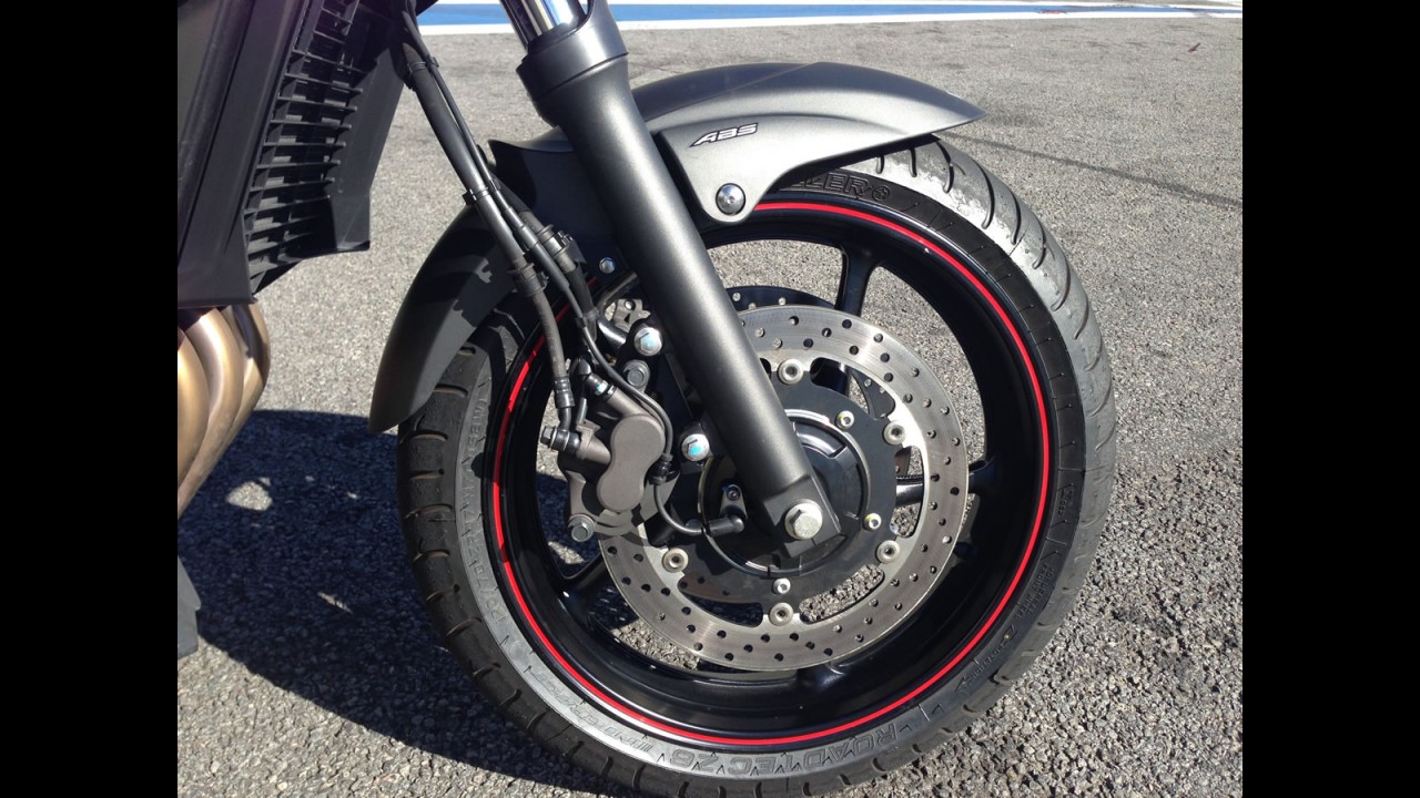 Track day: aceleramos a nova Yamaha XJ6 com ABS em Interlagos