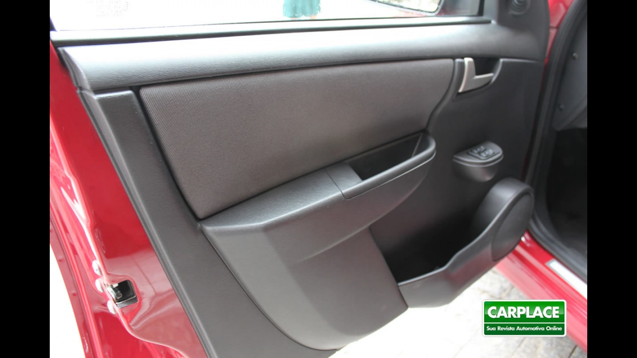 Garagem CARPLACE: Detalhes do acabamento do Chevrolet Celta LT - Fotos em HD