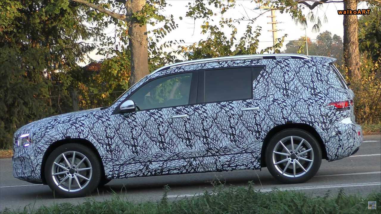 Mercedes GLB-Class spy screenshot