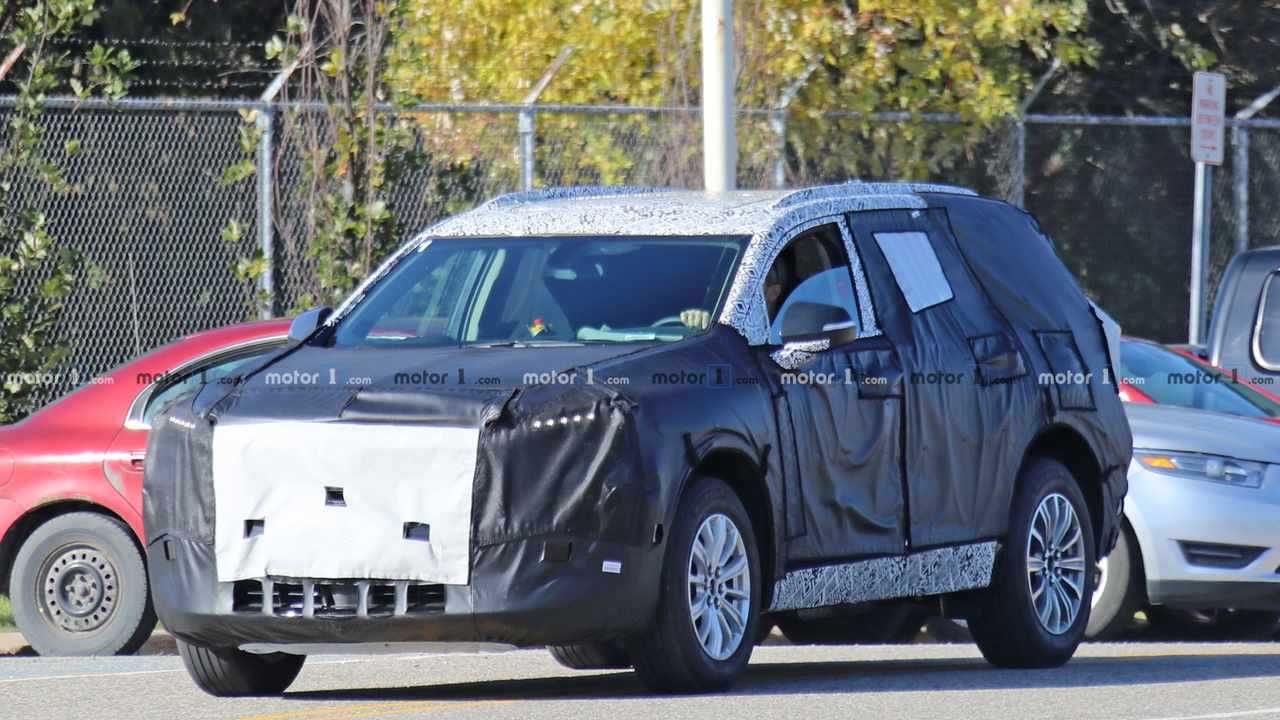Buick New Mid-Size SUV Spy Photo