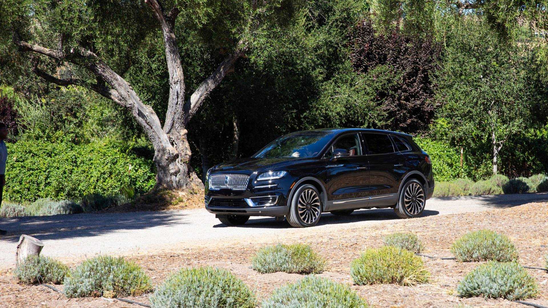 https://cdn.motor1.com/images/mgl/GkXe8/s1/2019-lincoln-nautilus-first-drive.jpg 2019-lincoln-nautilus-first-drive