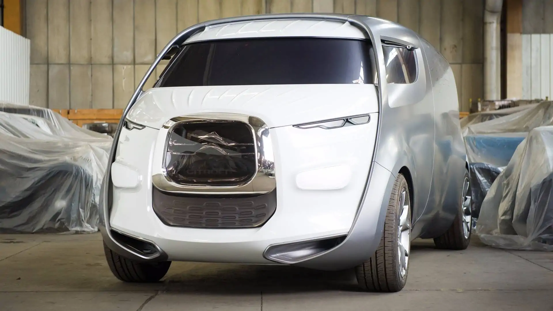 20 Full-Size Luxury Suv Mockup - Back Half Side View (High-Angle Shot) - Yellowimages