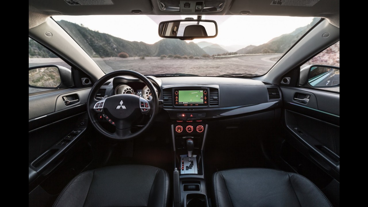 Mitsubishi Lancer ganha sobrevida e estreia facelift na linha 2016