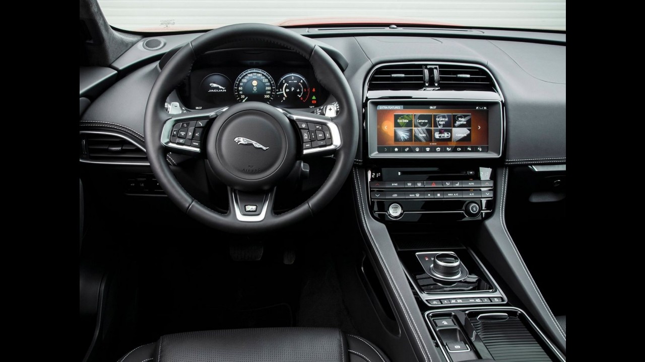 Jaguar F-Pace chega ao Brasil com preço inicial de R$ 309.300