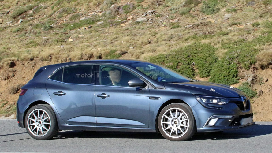 Renault Megane RS test mule spy photo