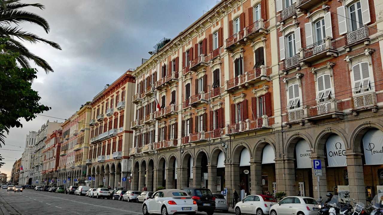 Auto elettriche a Cagliari, accesso ZTL, strisce blu e altre agevolazioni