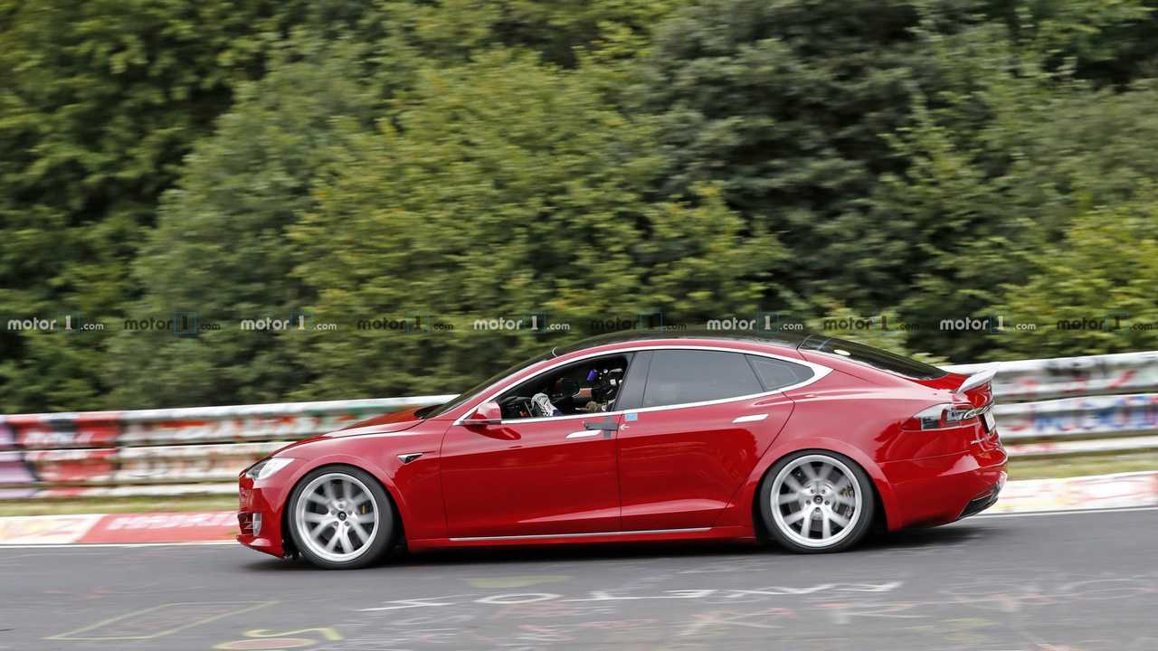 Tesla Model S Foto spia plaid