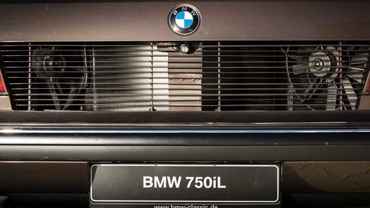 BMW 750iL V16 Goldfish