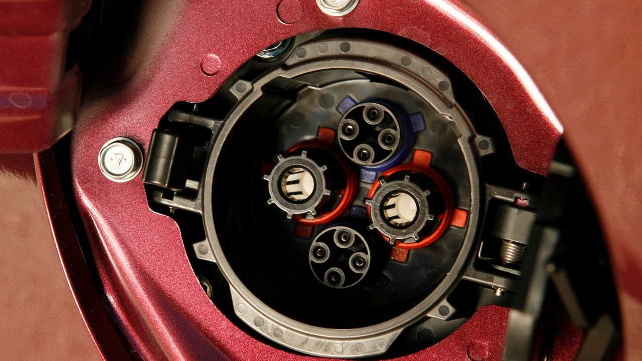 Ricarica veloce, quali e quanti sono gli standard