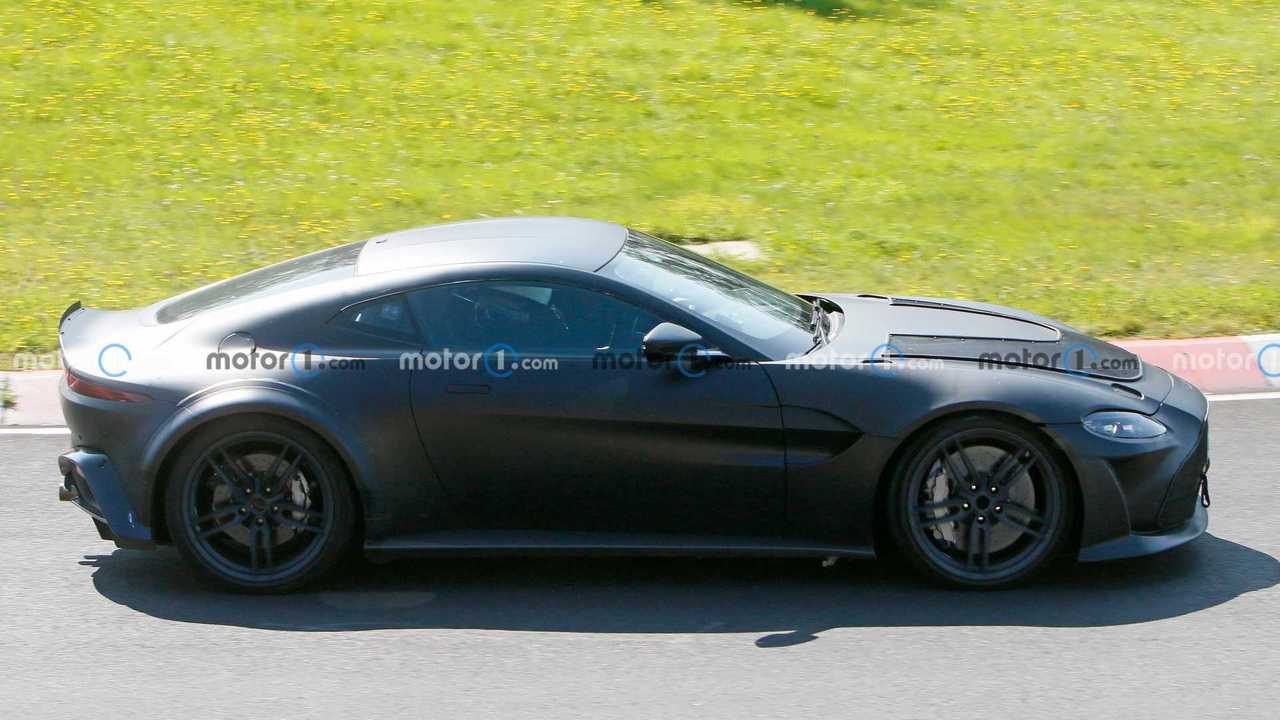 Aston Martin Vantage V12, fotos espía