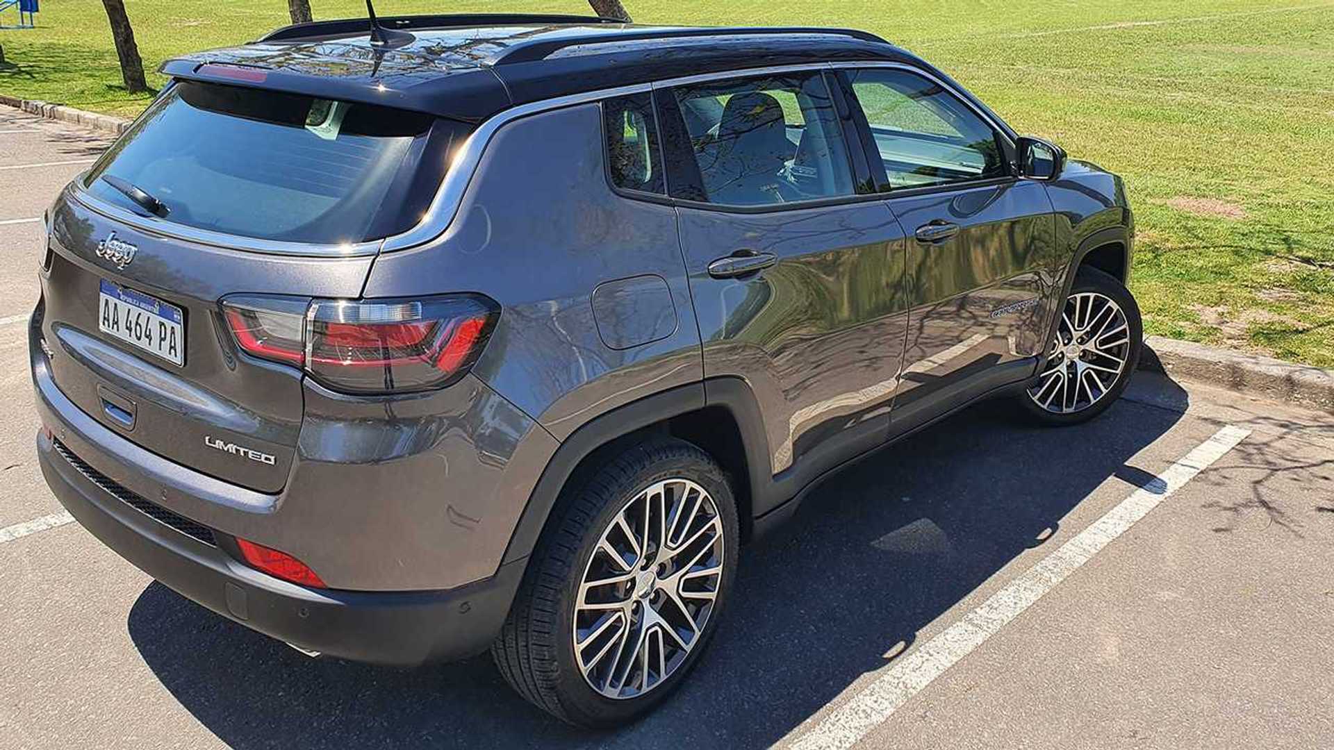 En el garage de Autoblog Jeep Compass Limited T270 (2022)