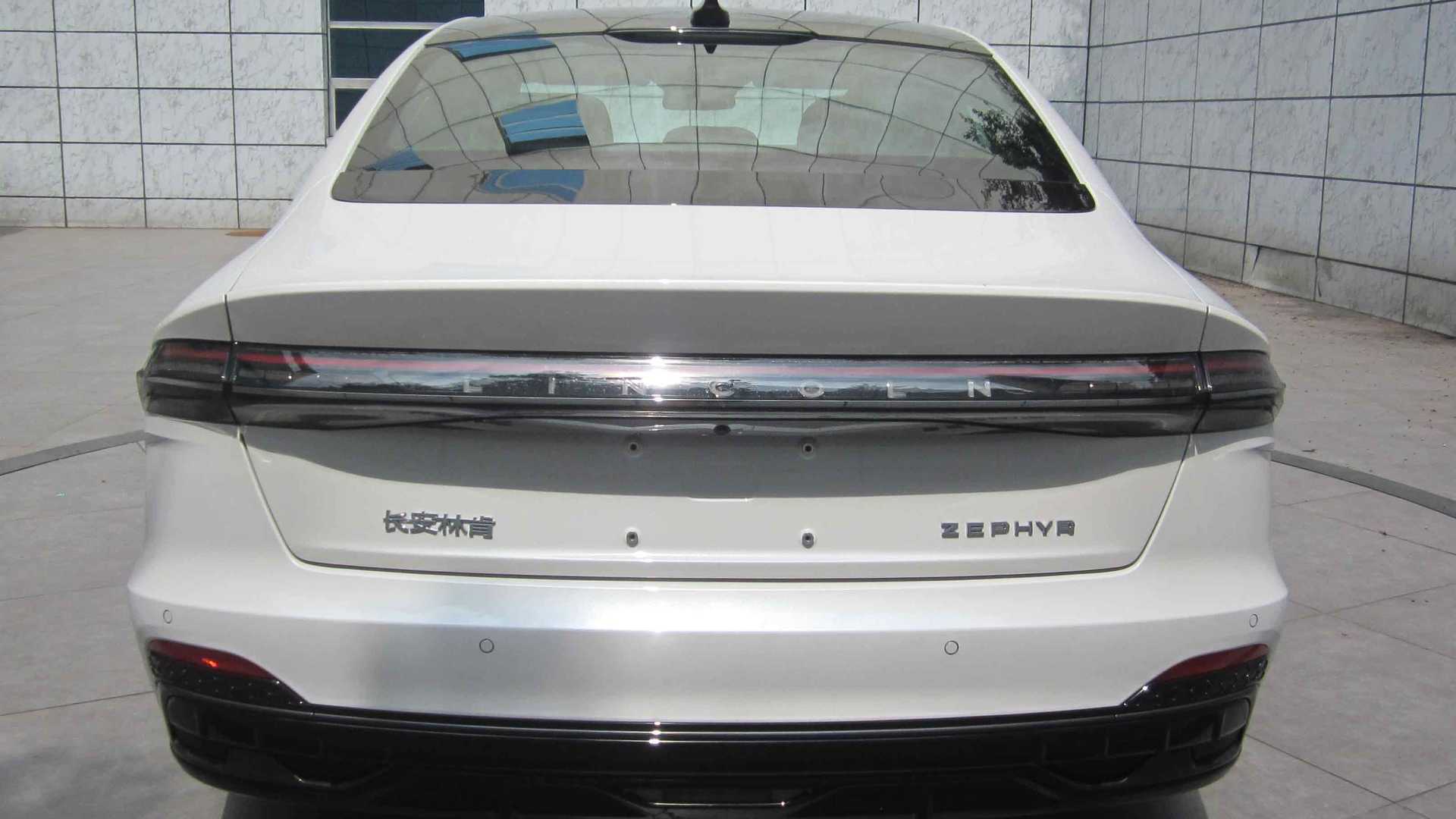lincoln-zephyr-production-model-leaked-image-rear-end.jpg