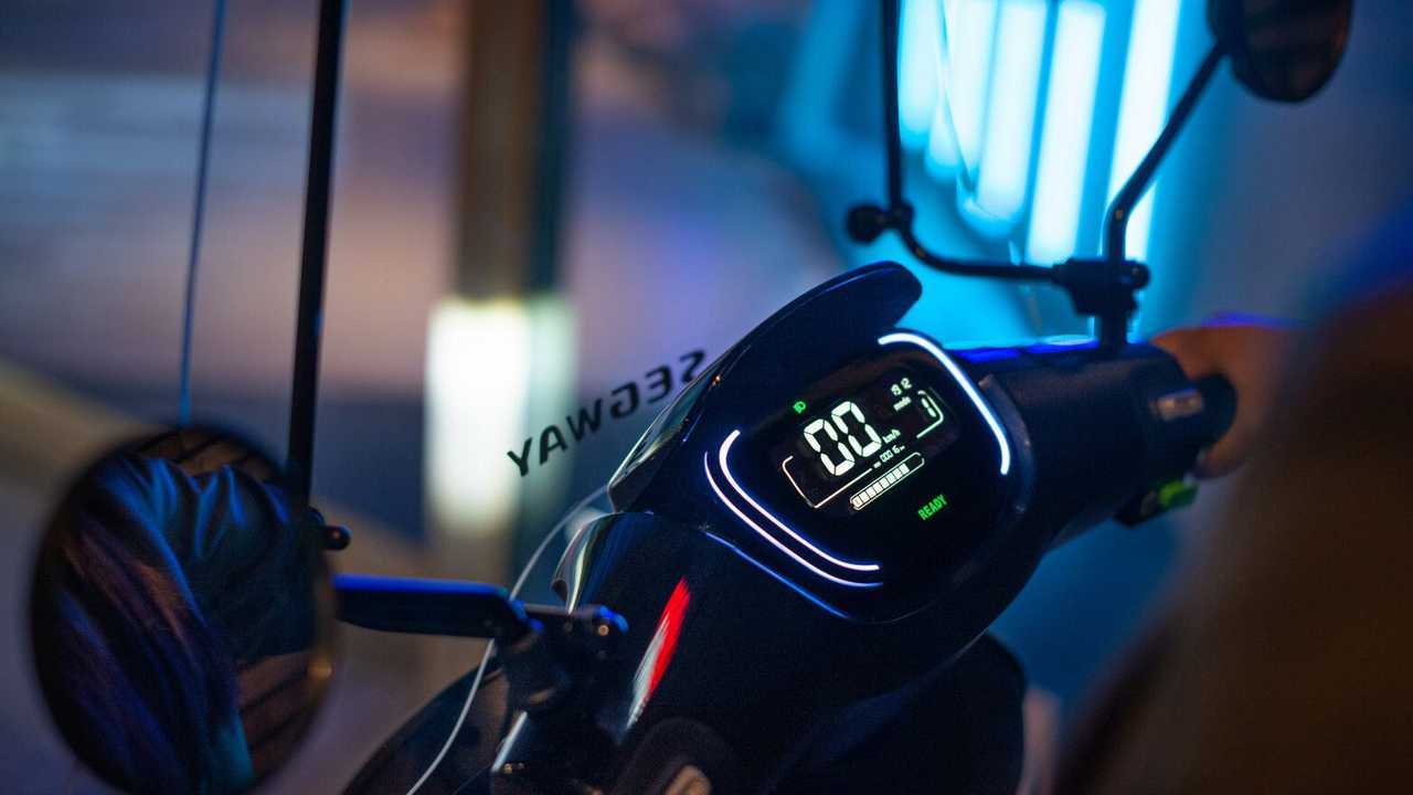 Segway_eScooter_E110S_Accessories_Dashboard_and_Windscreen_t