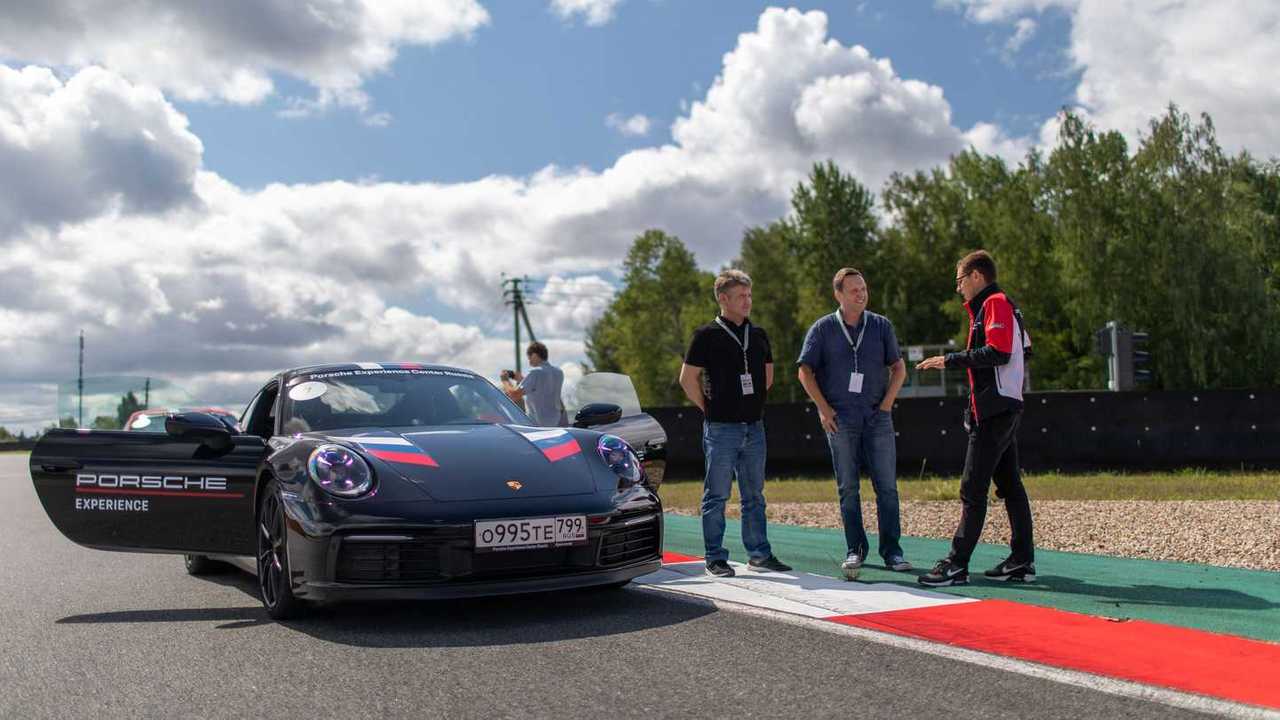 Porsche 718 Cayman GT4, инструктор и обучаемые