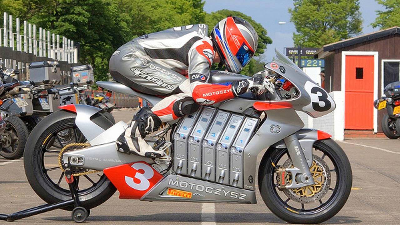 michael-czysz-on-the-2011-motoczysz-e1pc.jpg