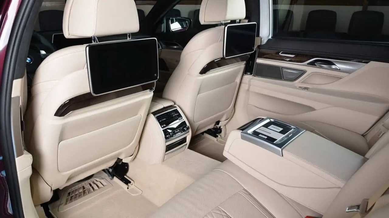 BMW 7 Series with Wildberry paint