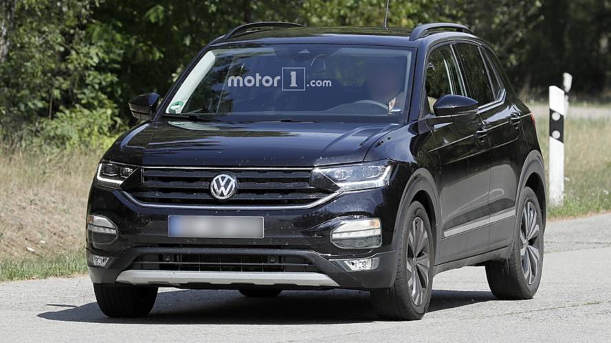 2019 VW T-Cross Hafif Kamuflajlı Casus Fotoğraflar