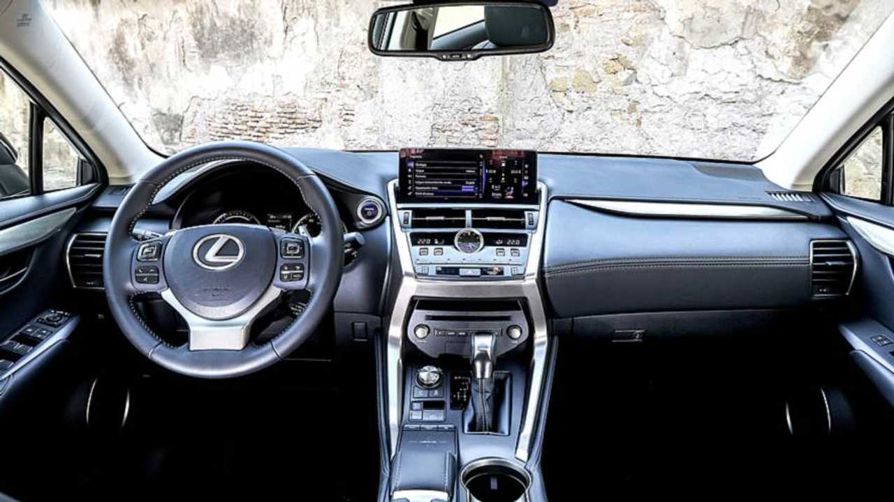 Lexus NX 300h