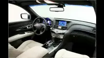 Infiniti M37 startet