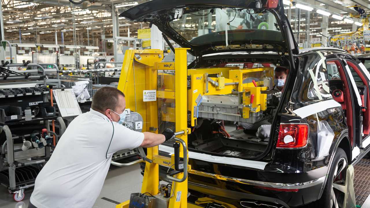Bentley resumes production in Crewe