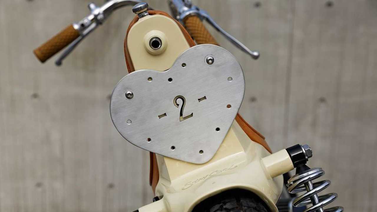 2Loud Custom: Super Cub Chopper - Rear