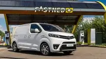 Toyota PROACE Electric at Fastned fast charging station