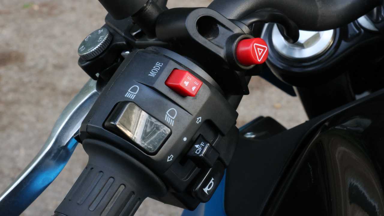 Essai CFMoto 400NK