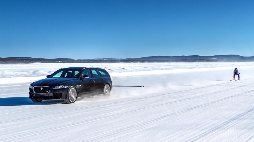 189 km/h-val húzott maga mögött egy sízőt a Jaguar XF Sportbrake