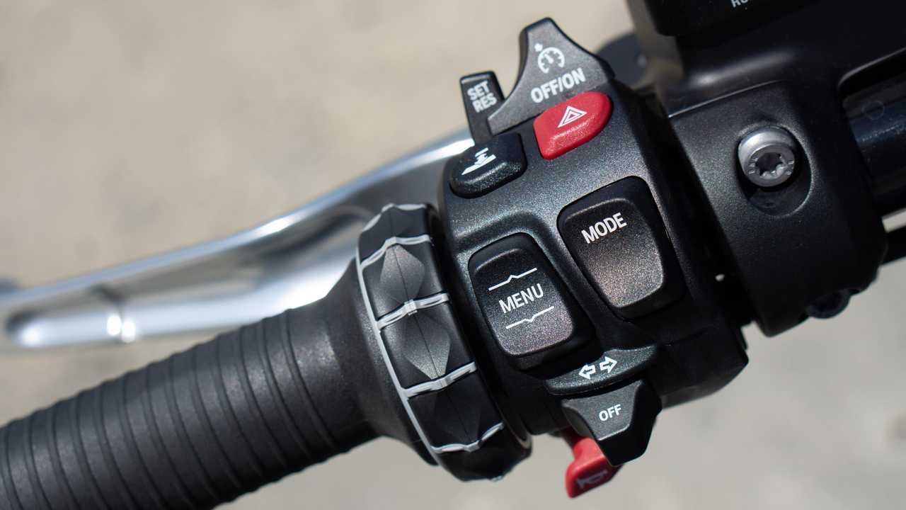 2022 BMW R 18 B - Switchgear