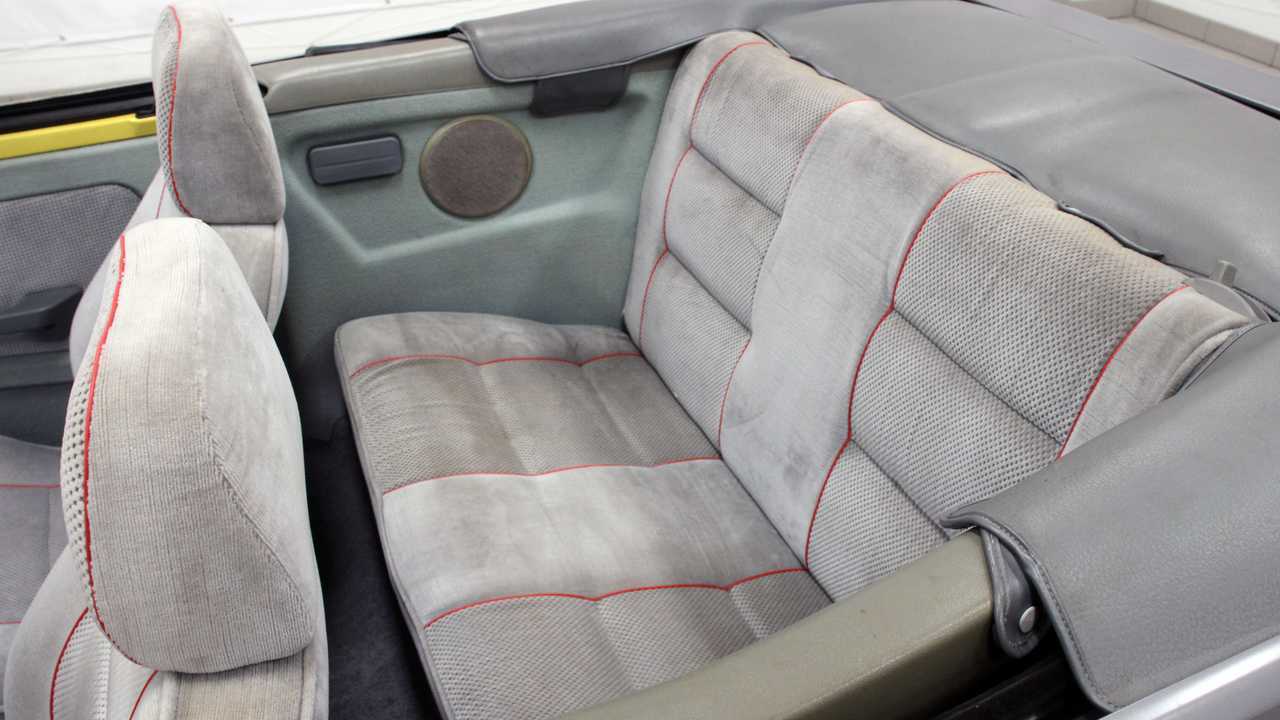 Yugo GVC, de 1990, subasta de Barrett-Jackson