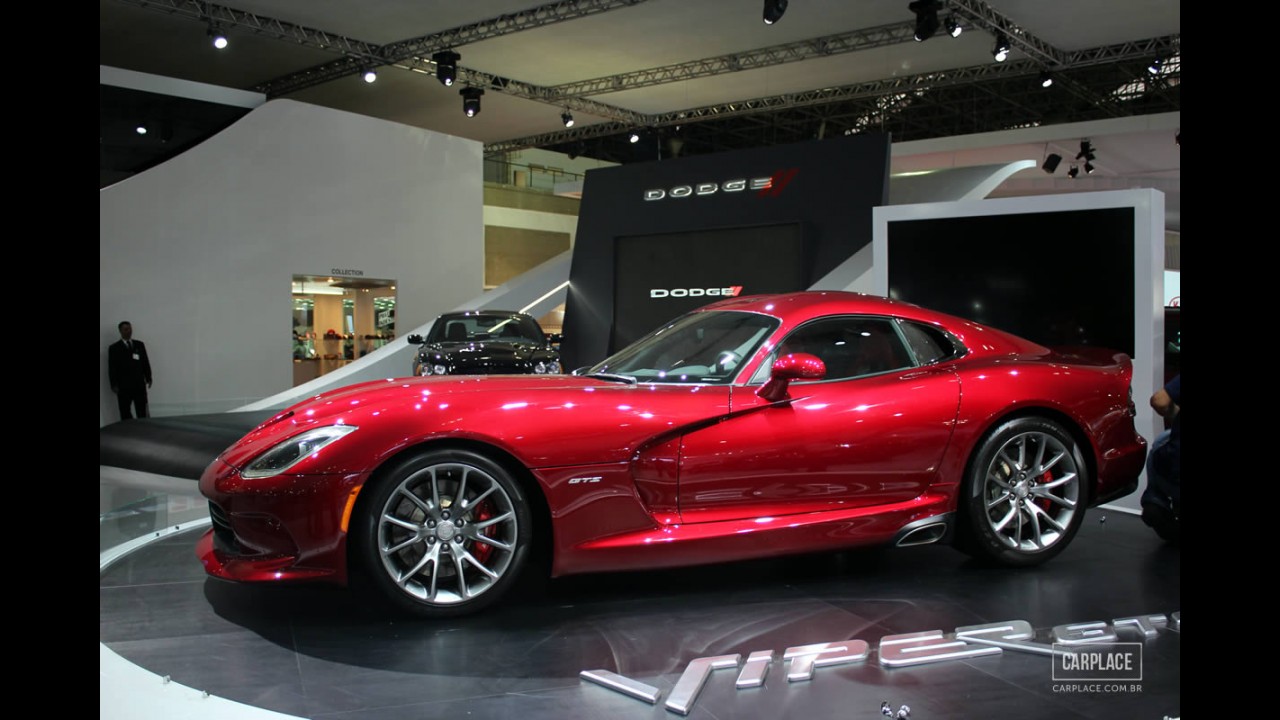 Salão do Automóvel: Novo Viper é a grande estrela no estande da Chrysler