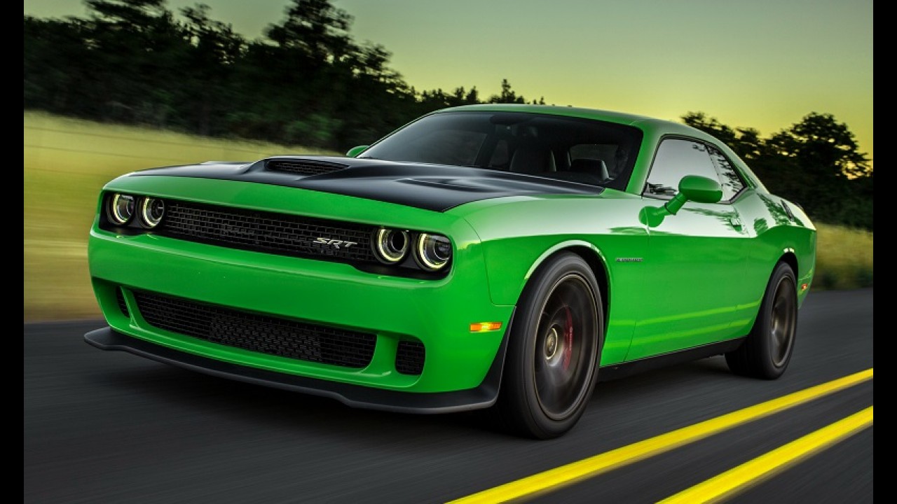 Que azar! Challenger Hellcat bate em árvore logo após sair da concessionária
