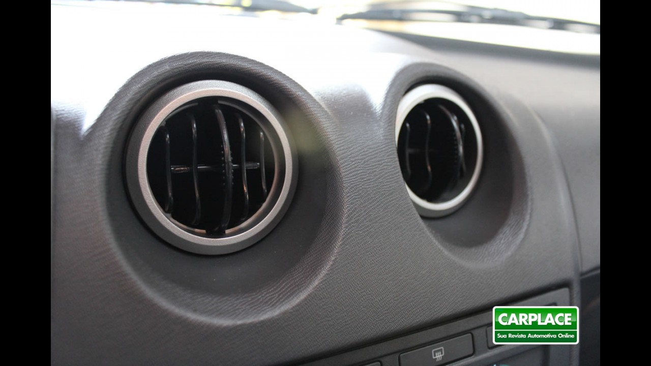 Garagem CARPLACE: Detalhes do acabamento do Chevrolet Celta LT - Fotos em HD