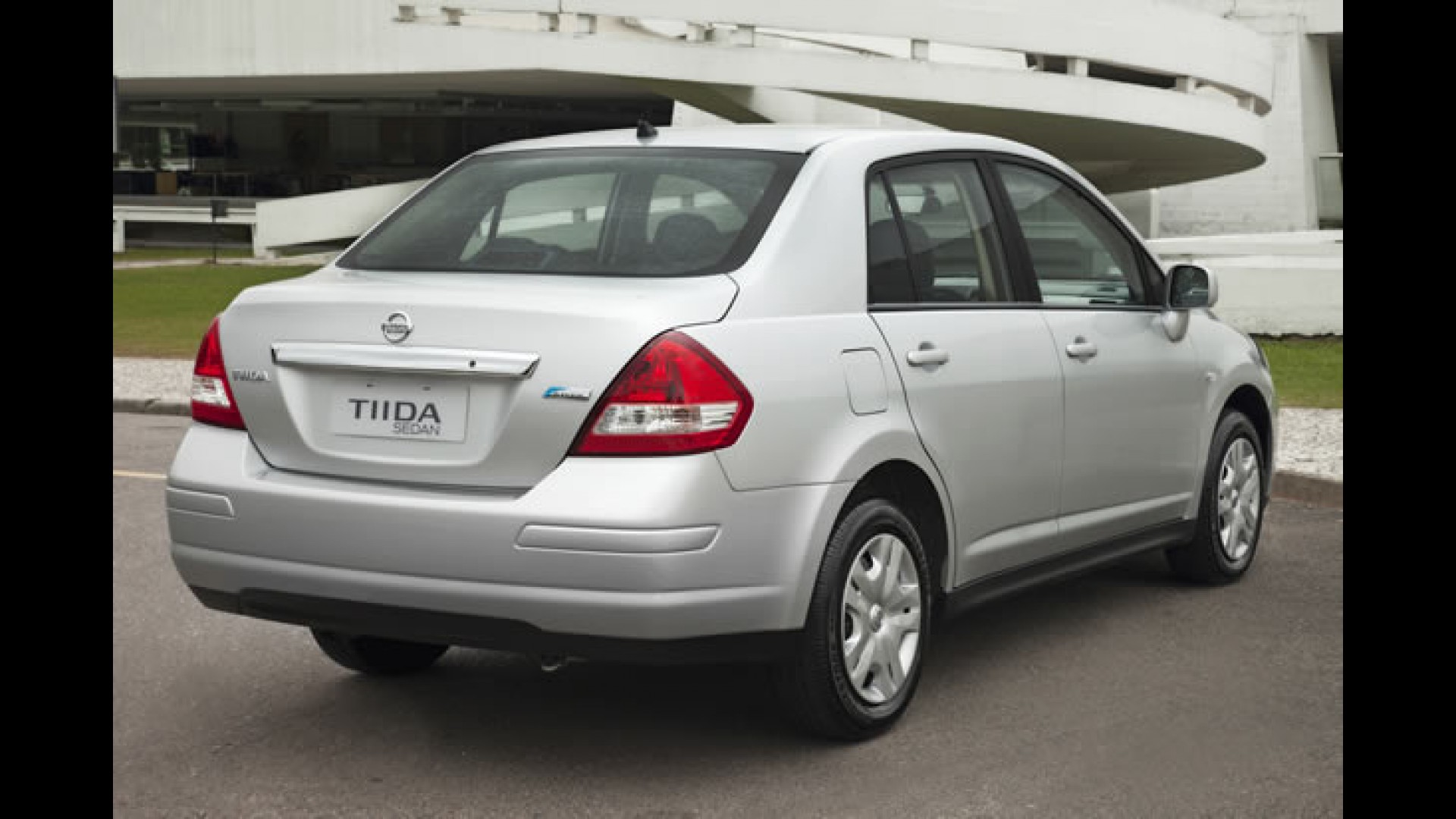 Tiida 2012 Rear Nissan lança linha Tiida 2012 com novidades