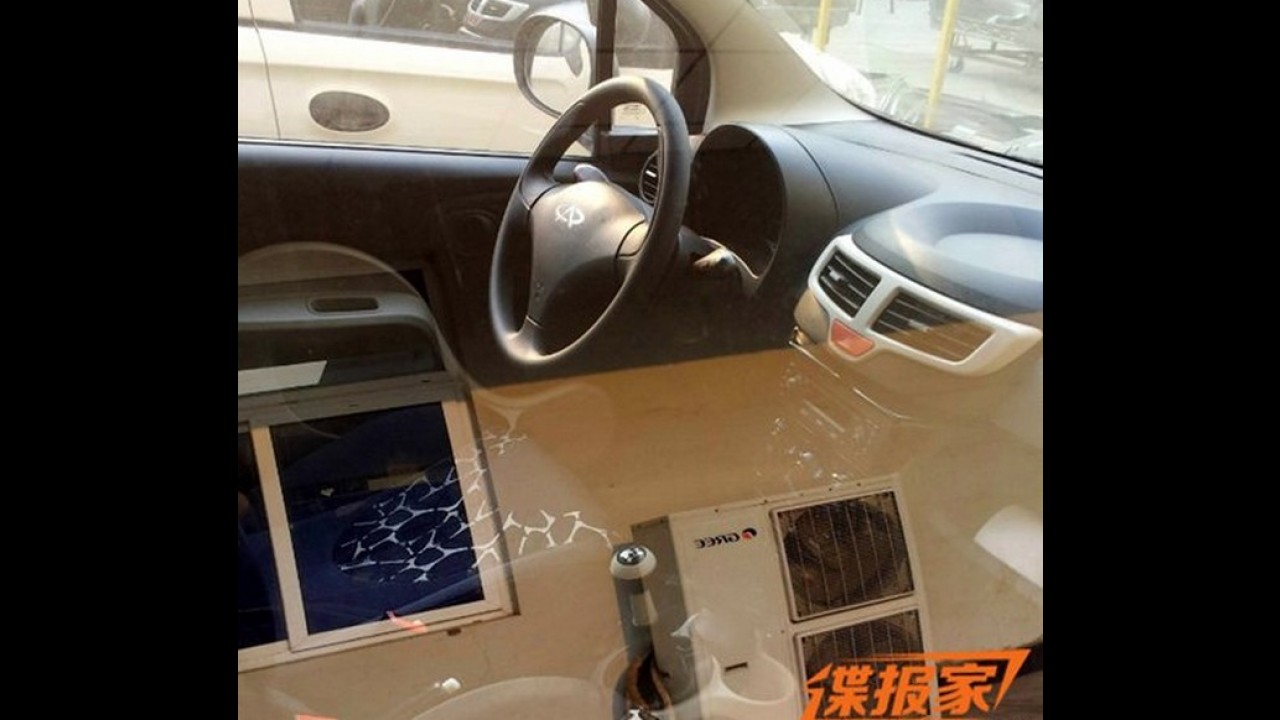 Chery QQ 2013 é flagrado sem camuflagem na China