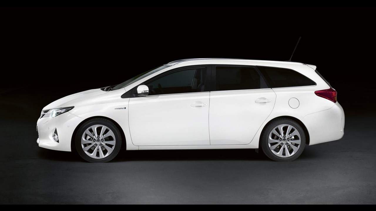 Toyota divulga primeiros detalhes oficiais da perua Auris Touring Sports em Paris