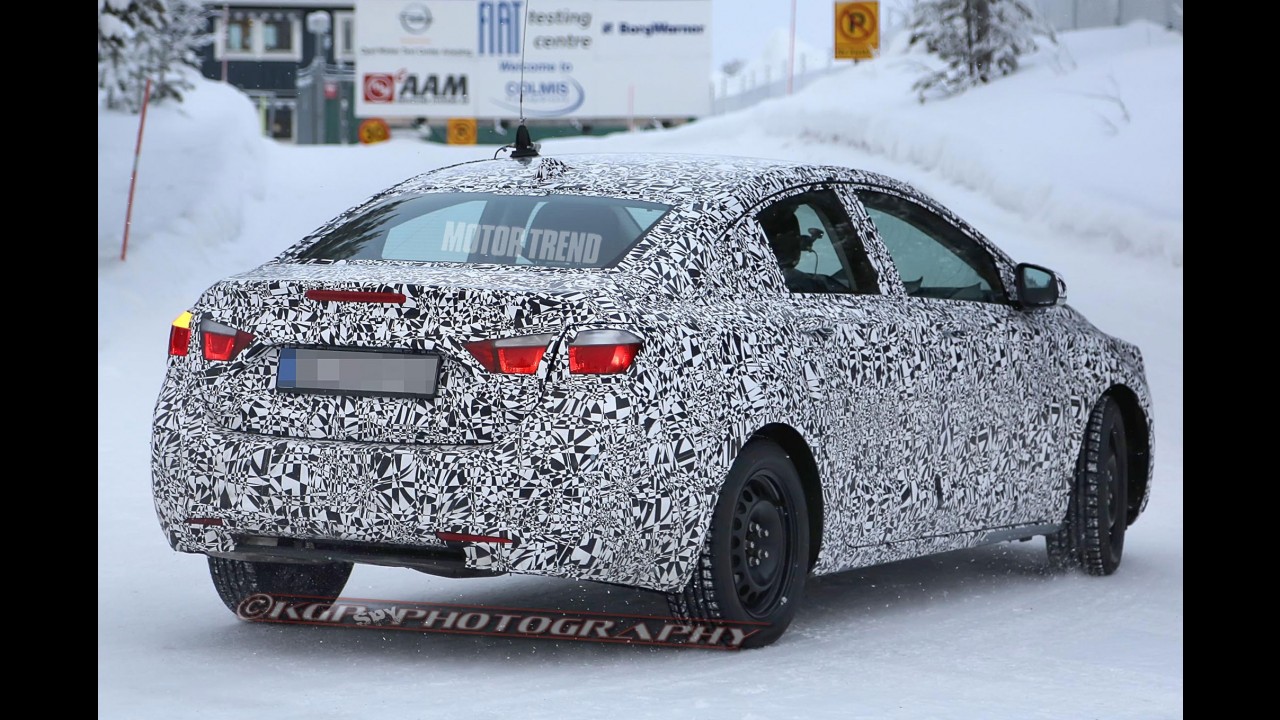 Flagra: novo Cruze 2015 aparece com menos camuflagem - veja projeções