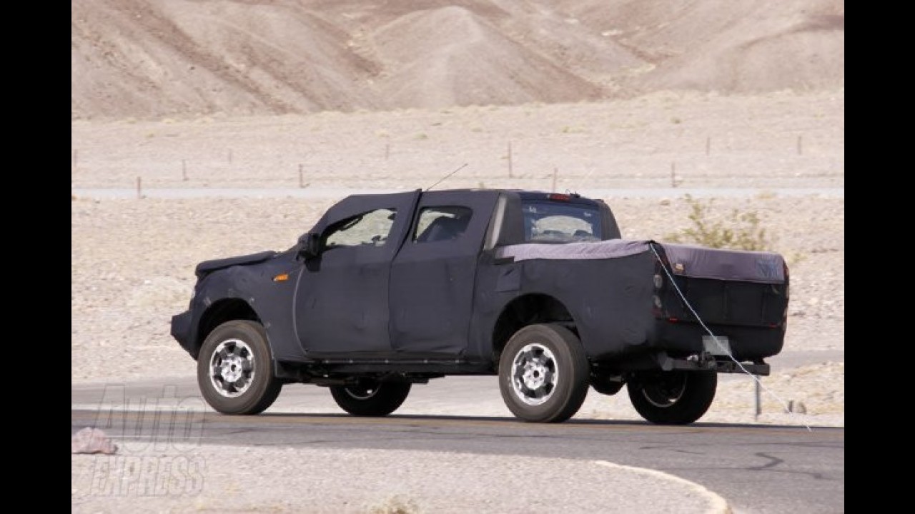 Nova Ford Ranger é flagrada em testes com camuflagem pesada