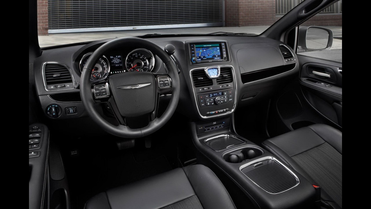 Chrysler apresentará minivan Town&Country em versão S no Salão de Los Angeles