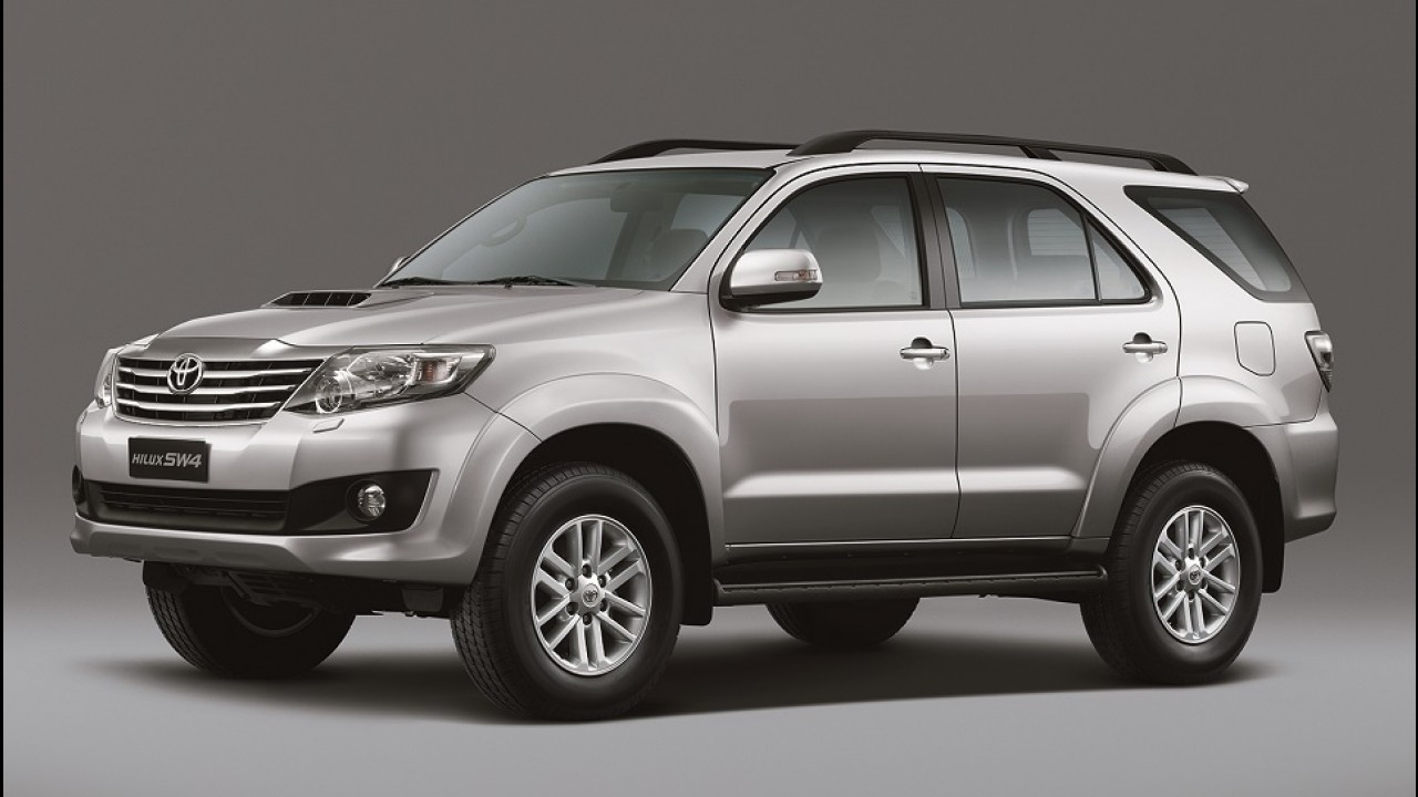 Toyota oficializa Hilux Limited Edition e revela novidades da linha 2015