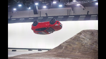 Jaguar E-Pace, il salto record con avvitamento