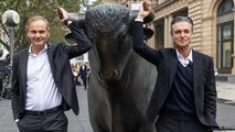 Porsche-Chef Oliver Blume (links) und Finanzvorstand Lutz Meschke sind bullisch